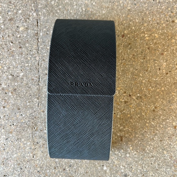 Prada frames feature a Cat Eye shape perfect for round or oval shaped faces. - Picture 9 of 12